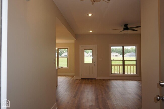 Foto del edificio - 3 Bedroom, 2 Bath Home in Brookland