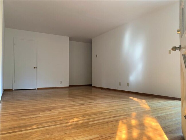 Building Photo - 1672 Blue Jay Dr