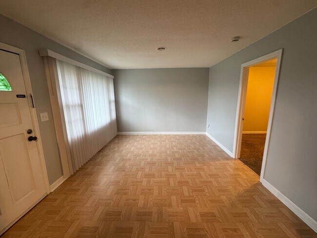 Foto del edificio - House available for rent