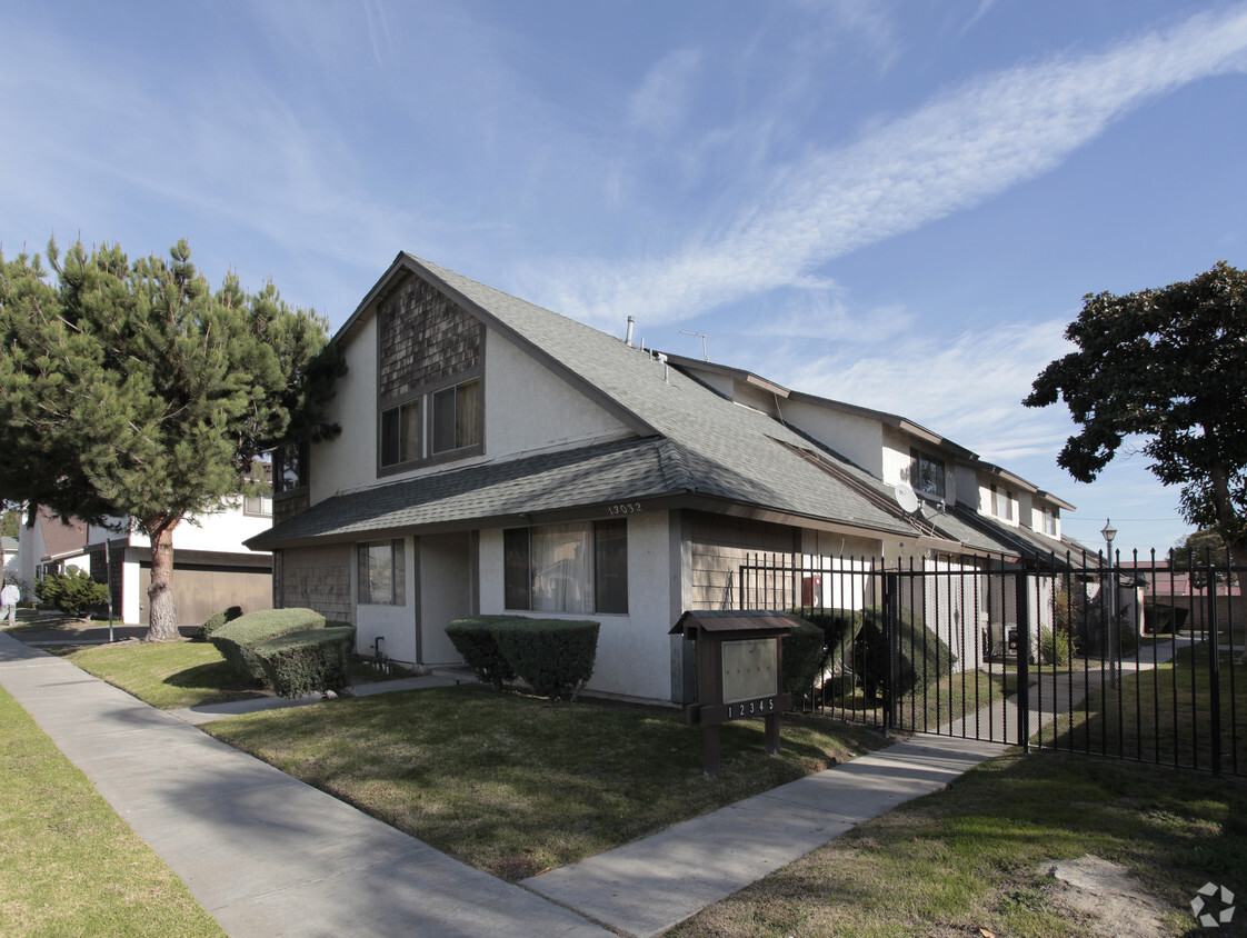 Foto principal - 13032 Monroe St