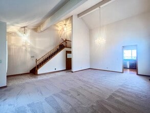 Building Photo - 1305 Manzano Way