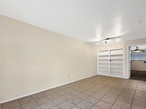 Building Photo - 12905 Woodforest Blvd