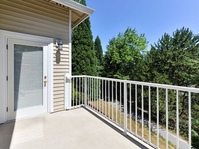 Building Photo - Spacious and Elegant Townhouse-style 2 Bed...