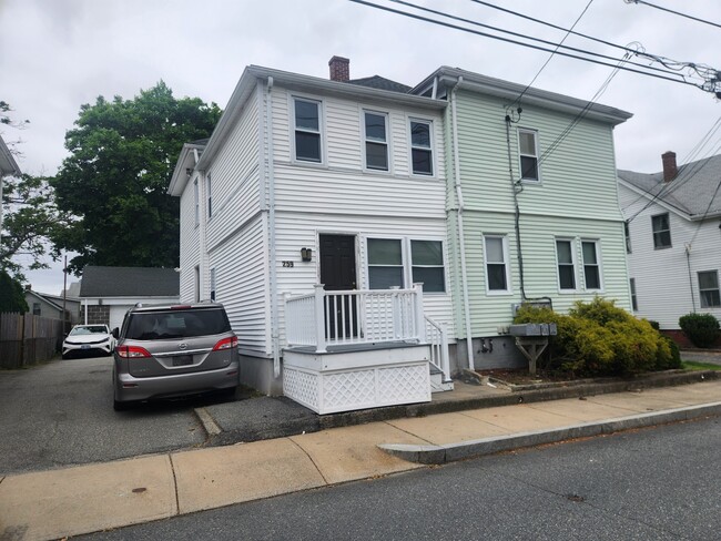 Building Photo - 259 Metacom Ave