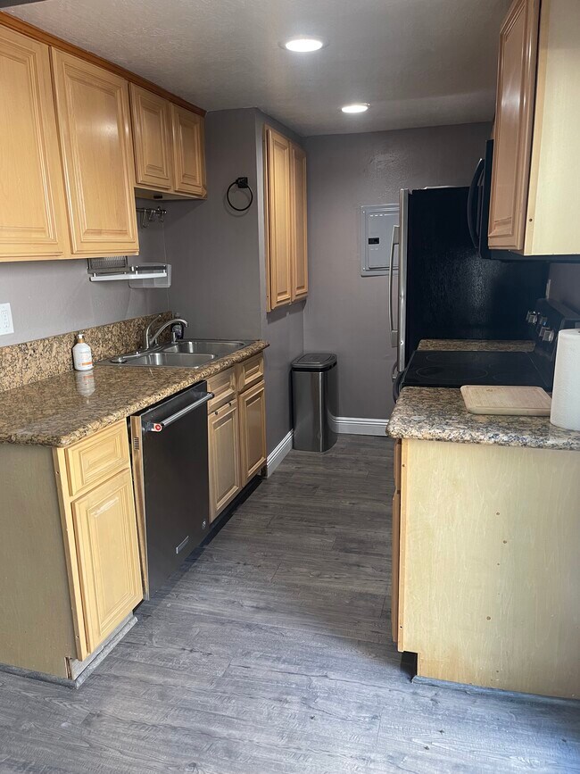 Kitchen - 7032 Fair Oaks Blvd