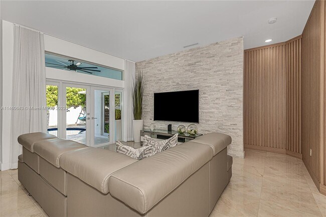 Building Photo - 570 SW 92nd Psge