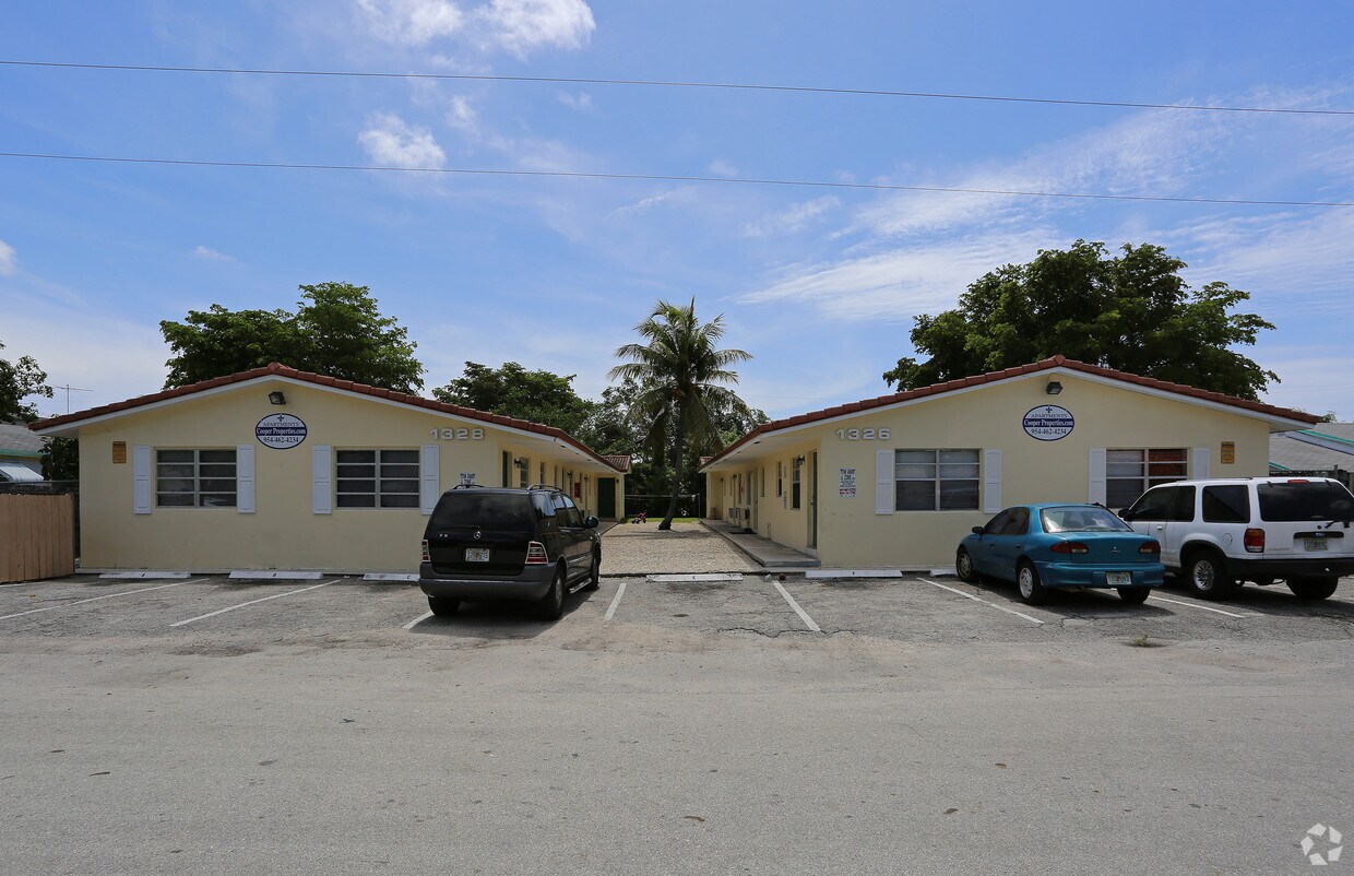 Foto del edificio - 1326-1328 NE 5th Ave