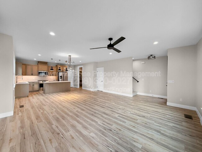 Building Photo - 6234 N Holly Spgs Ln