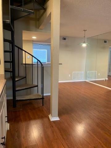 Building Photo - 5590 Spring Valley Rd