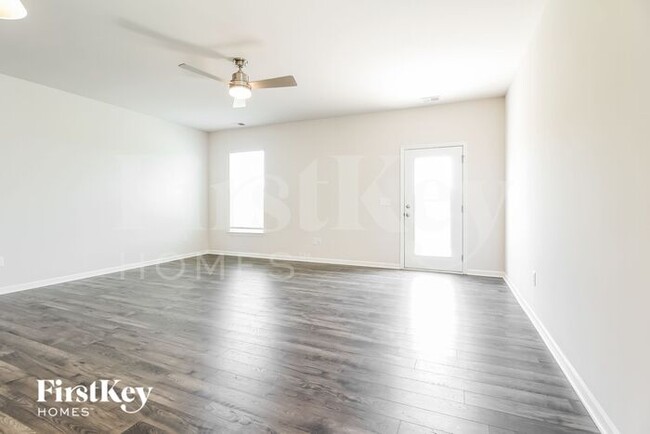 Building Photo - 811 Birchcrest Wy
