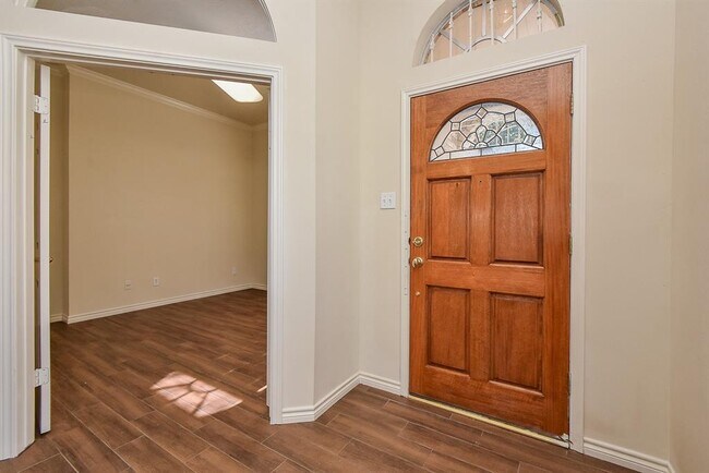 Building Photo - 10706 Spring Brook Dr
