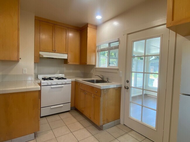 Foto del edificio - Updated and Unique Rose Garden 1 Bedroom Single Family Home!