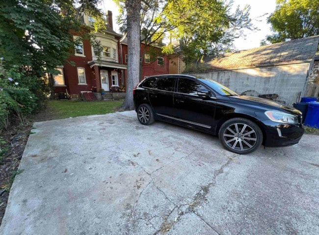 Foto del edificio - 822 N Euclid Ave