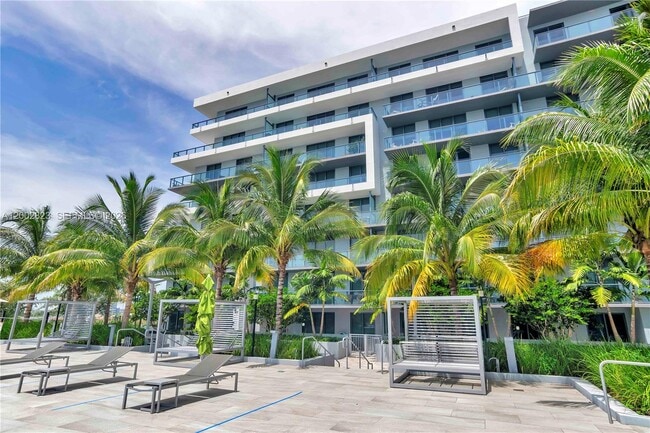 Foto del edificio - 2960 NE 207th St