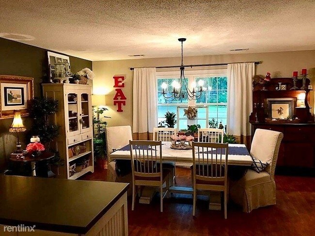 Building Photo - 3 br, 1.5 bath House - 17 Bent Oak Road