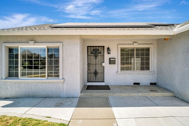 Building Photo - Charming 3BR/2BA Single Family Home in New...