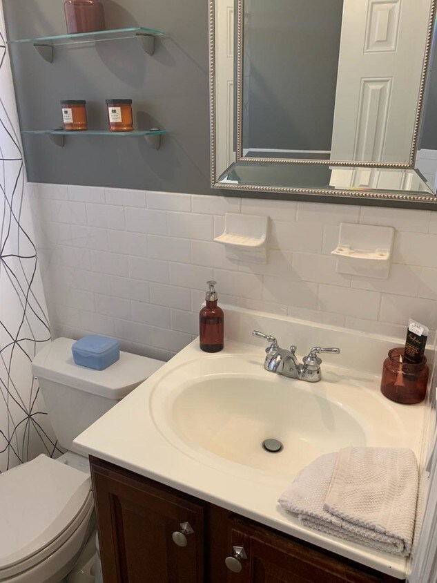bathroom - 725 Willis Ave