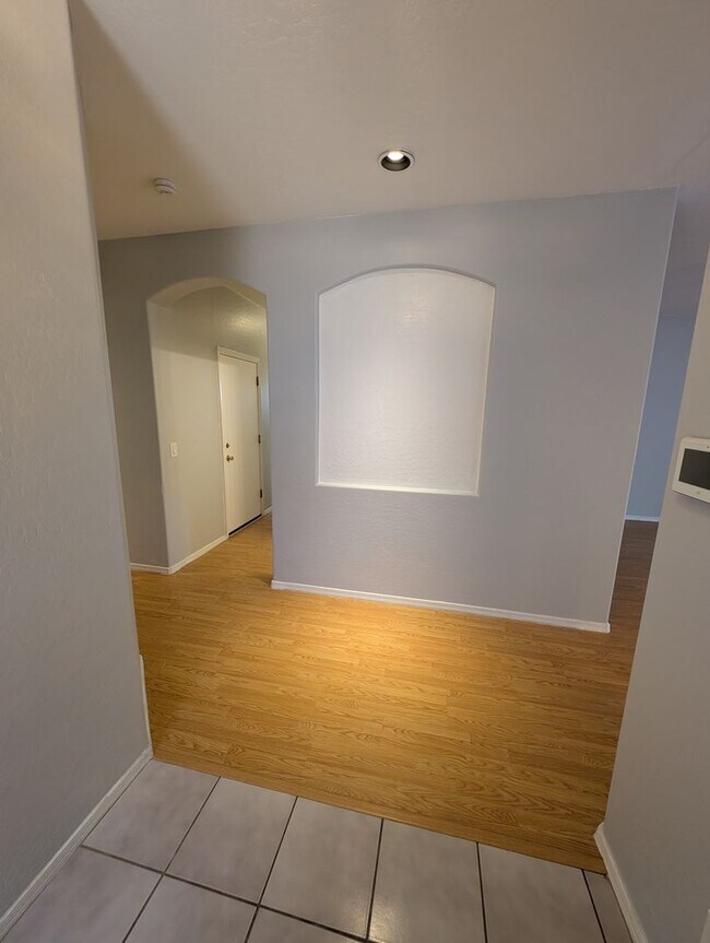 Building Photo - 3 Bedroom Home in the Crismon Crossing Com...