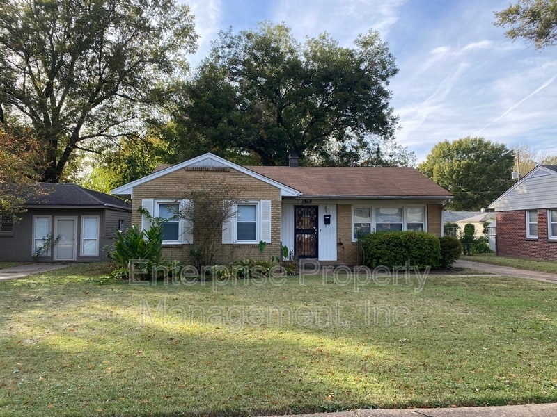Photo - 1369 Marcia Road