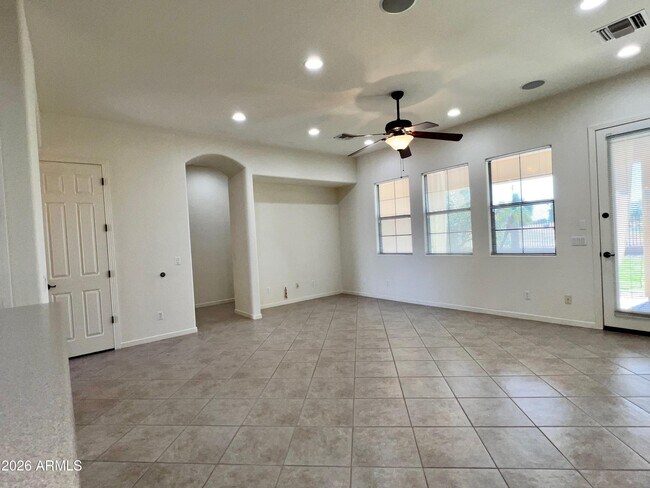 Foto del edificio - 14313 W Alvarado Dr