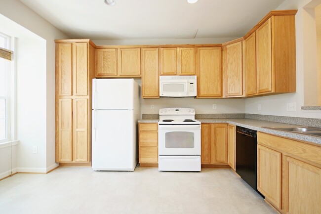 Foto del edificio - Spacious Cherry Hill Townhome