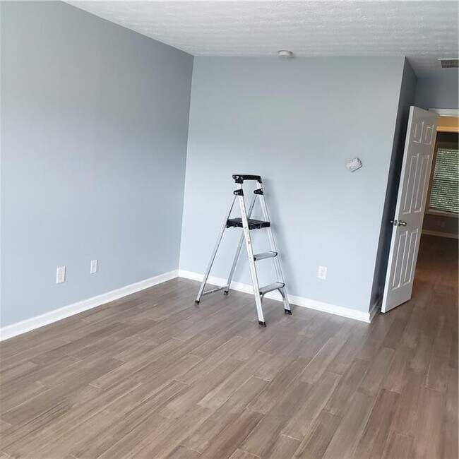 Foto del edificio - 1636 Little Creek Dr