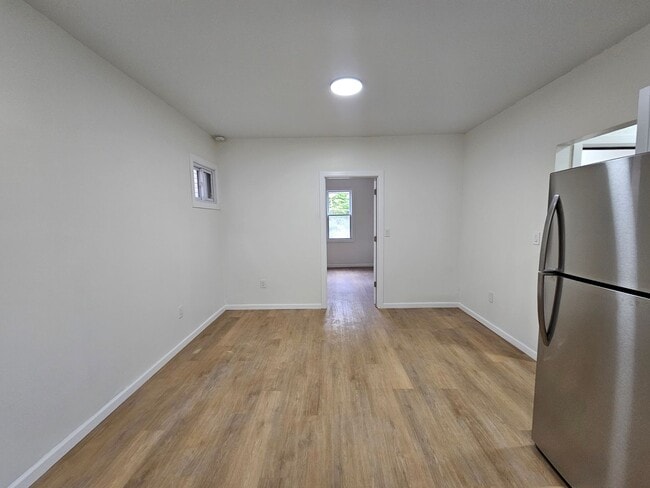 Building Photo - Fully update 1 bedroom 1 bath apartment fo...