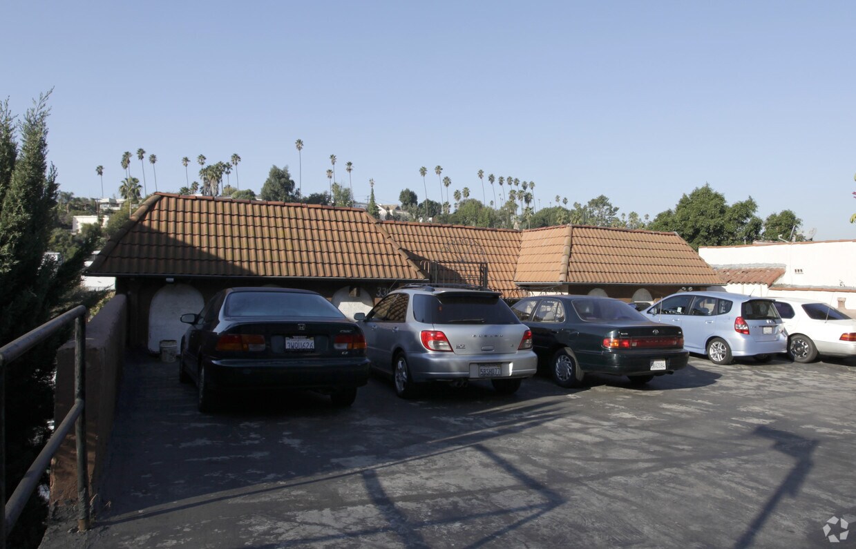 Building Photo - 3300 Hamilton Way