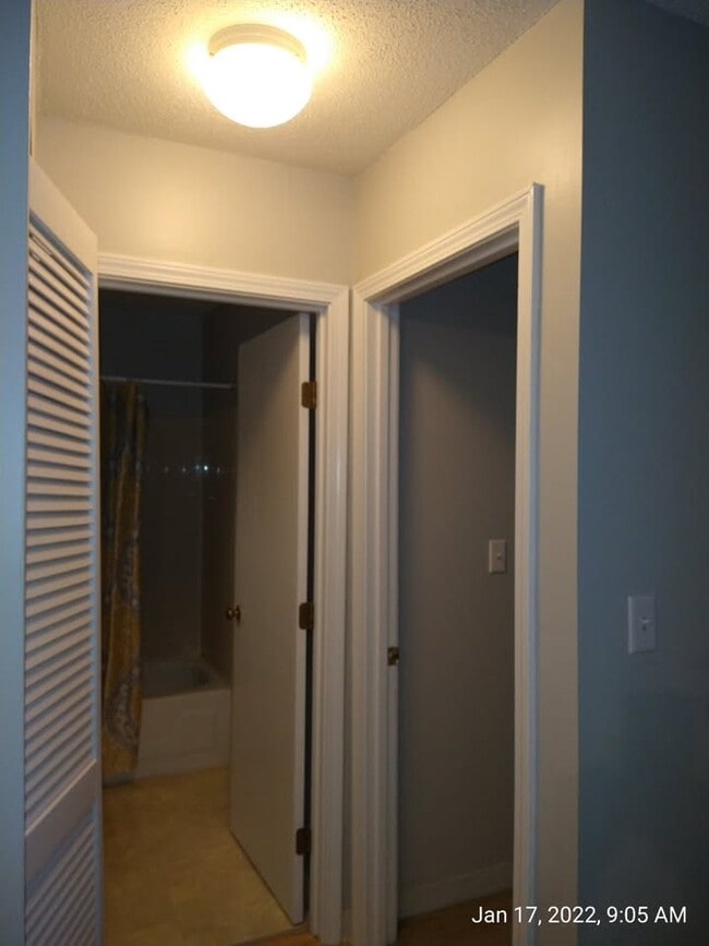 Photo - 18 Kenmar Dr Apartment