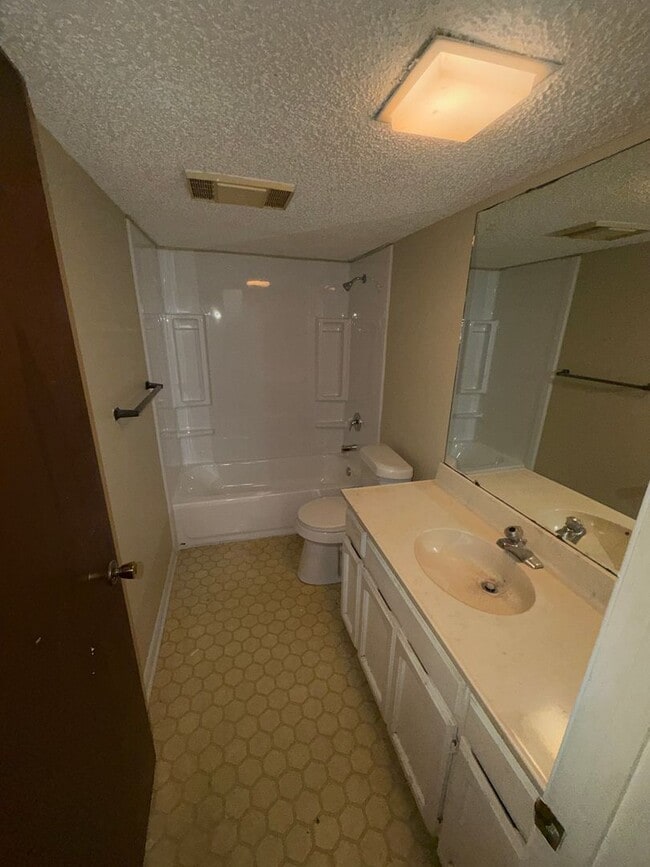 Building Photo - 5118 Middlecoff Cir