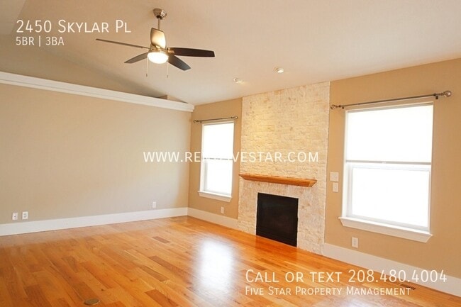 Foto del edificio - 2450 Skylar Pl