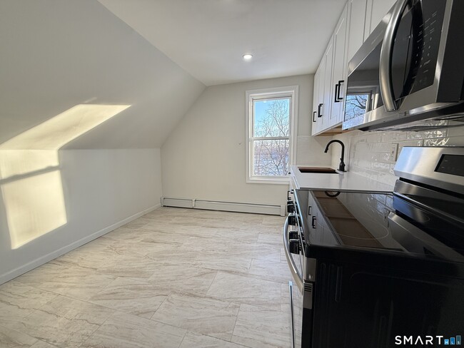 Building Photo - 53 Mahl Ave