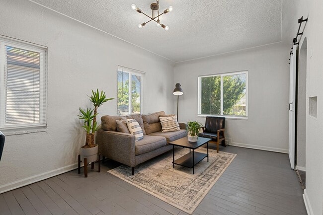 Building Photo - 4 bed 1 bath Home Available Now in Westwood!