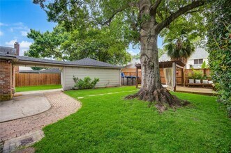 Building Photo - 20610 Laurel Lock Dr