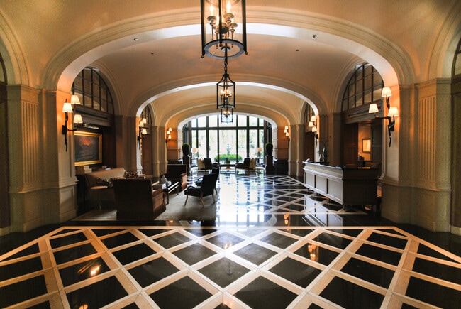 Foto del edificio - 2550 N Lakeview Ave