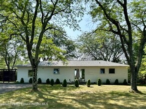 Building Photo - 166 Hilltop Rd