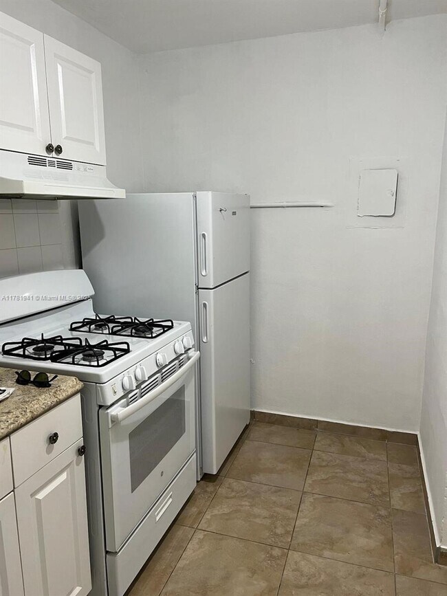 Foto del edificio - 107 SW 18th Ct