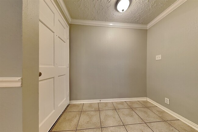 Foto del edificio - 5351 King Richard Dr