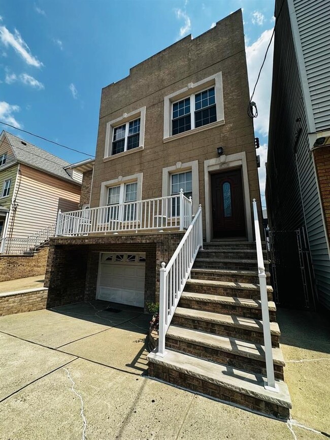 Building Photo - 470 Avenue A