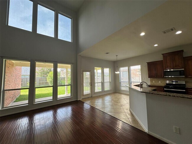 Foto del edificio - 5218 Pebble Bluff Ln