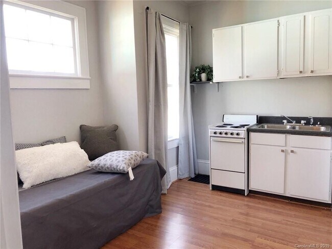 Foto del edificio - 823 Central Ave