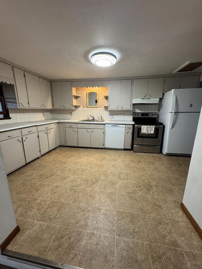 Foto del edificio - 4165 Lincoln Ave