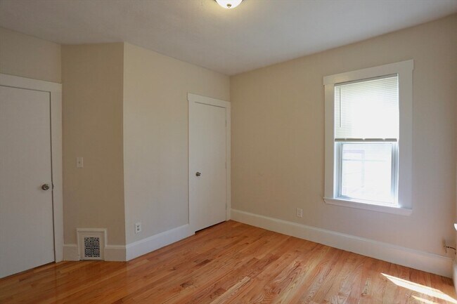 Building Photo - 41 Payson Ave