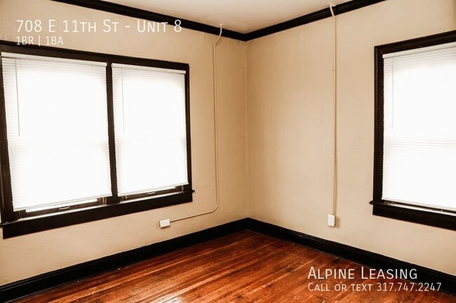 Building Photo - 708 E 11th St