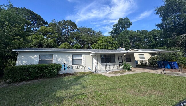 Building Photo - BEAUTIFUL 3/1 large 1417 sq ft home with N...