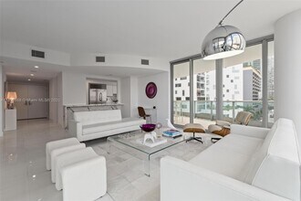 Building Photo - 1331 Brickell Bay Dr