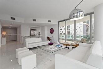 Building Photo - 1331 Brickell Bay Dr
