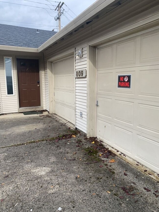 Photo - 809 SE 135th Ct Apartment