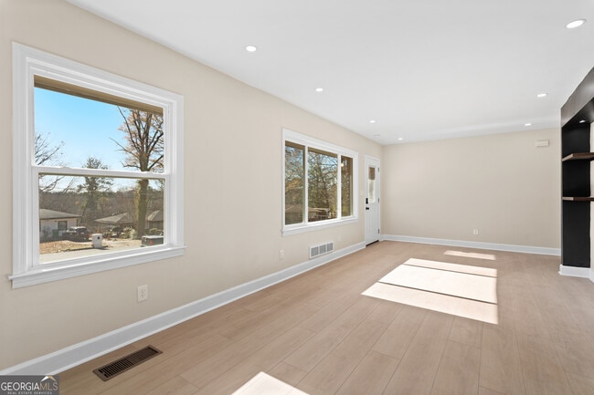 Foto del edificio - 1766 Flintwood Dr SE