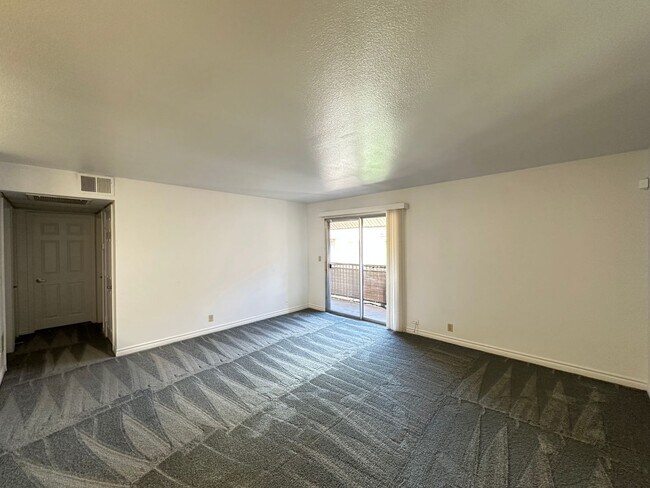 Foto del edificio - 4340 Sandy River Dr
